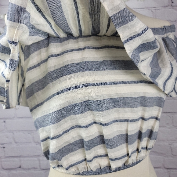 A'GACI OFF SHOULDERS RUFFLE CROPPED TOP sz M(+390) - Picture 4 of 14